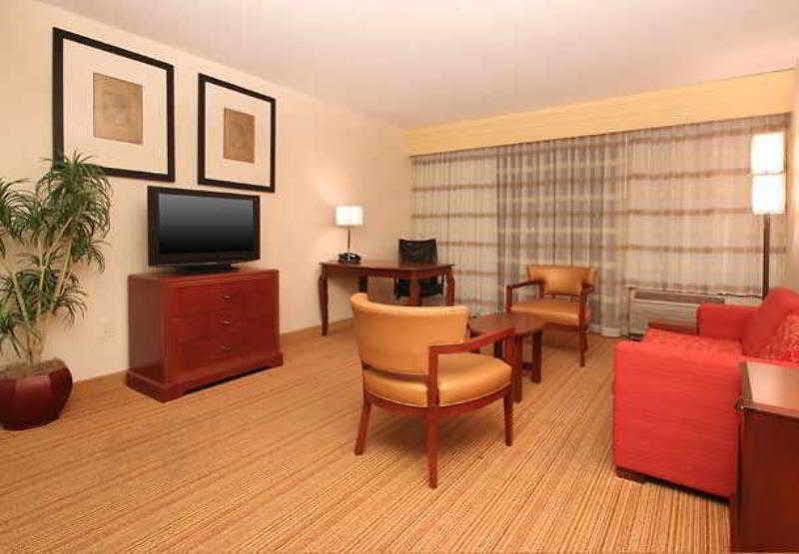 Courtyard By Marriott Salinas Monterey Ξενοδοχείο Εξωτερικό φωτογραφία